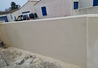 Enduit de Façade Oléron Application enduit maison, ravalement façade enduit, artisan enduiseur Technique & Finition Crépi, Enduit Traditionnel Finition grattée / talochée / écrasée, enduit chaux, étanchéité façade Problématique Rénovation Enduit Réparation fissures façade, traitement humidité mur extérieur, nouvelle couleur façade Local (Oléron) Enduiseur St-Georges-d'Oléron