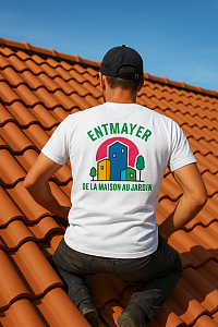 Expert Couverture et Charpente sur l'Île d'Oléron. Entmayer assure la rénovation de toiture, la réparation de tuiles et l'installation de systèmes d'étanchéité durables (zinguerie, faitage). Nous intervenons sur votre charpente traditionnelle ou industrielle. Nos couvreurs zingueurs sont à votre service sur Saint-Georges-d'Oléron, Saint-Pierre-d'Oléron, Le Château-d'Oléron, Saint-Trojan-les-Bains, La Brée-les-Bains, Dolus-d'Oléron et Le Grand-Village-Plage. Protégez votre maison avec une toiture de qualité (17190). Devis couverture Oléron